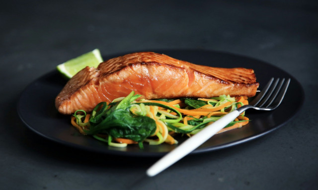 Πόσο υγιεινός είναι πραγματικά ο καπνιστός σολομός;