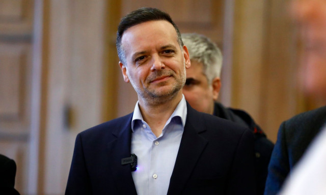 Η «κατάληψη» Μουτσινά στο γραφείο του Χάρη Δούκα και η πρόταση για... ρεβεγιόν με τη Mariah Carey