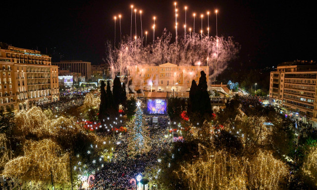 Δήμος Αθηναίων: Παραμονή Πρωτοχρονιάς στο Σύνταγμα με Μαραβέγια - Μόρφη