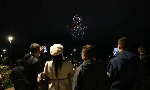 Εντυπωσιακές εικόνες στο Ηράκλειο: Μάγεψε το drone show στα ενετικά τείχη - Βίντεο, φωτογραφίες