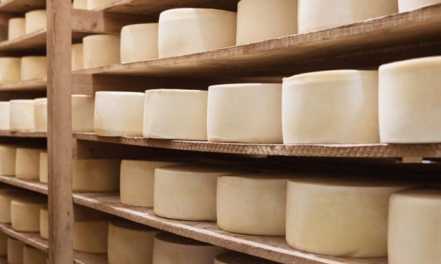 Taste Atlas: Στην κορυφή του κόσμου η Γραβιέρα Νάξου ΠΟΠ