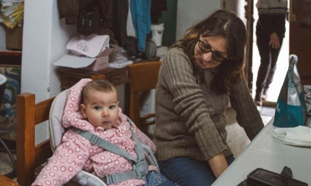 Ιταλία: Το μωρό που έφερε ελπίδα σε χωριό με πληθυσμιακή κρίση