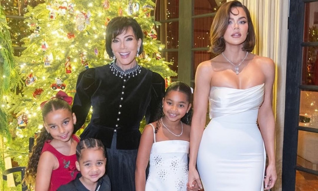 Η Kris Jenner μοιράστηκε φωτογραφίες από τη χριστουγεννιάτικη γιορτή της οικογένειας Kardashian