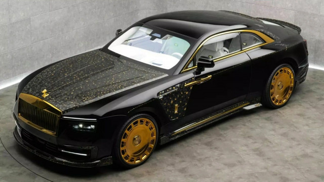 Η Mansory «έντυσε» μια Rolls-Royce με χρυσό και πρόσθεσε... εξωτερικά ηχεία