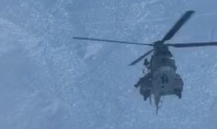 Τραγωδία στα Βαρδούσια: Καρέ καρέ η ανάσυρση και μεταφορά των σορών με ελικόπτερο - Βίντεο