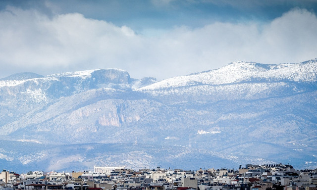 Έπεσαν τα πρώτα χιόνια στην Πάρνηθα