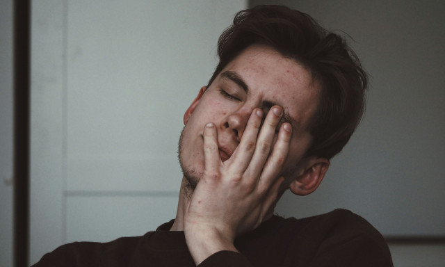 Hangover στις γιορτές: 5 δημοφιλείς μύθοι για την αντιμετώπισή του