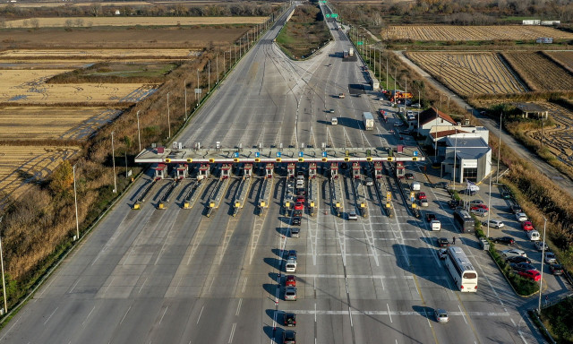 Μπλόκα αγροτών: Ανοιχτά και τα δύο ρεύματα στα διόδια Μαλγάρων