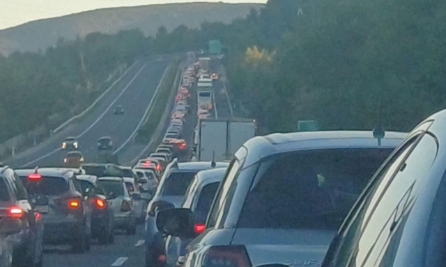 «Γολγοθάς» η επιστροφή των εκδρομέων λόγω μπλόκων: Ουρές χιλιομέτρων στη Βοιωτία