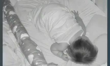 Ταϊβάν: Η στιγμή που μητέρα παίρνει το μωρό της σε ασφαλές μέρος κατά τη διάρκεια ισχυρού σεισμού