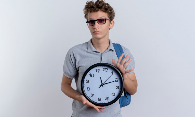 Νέα Υόρκη: Απαγόρευσαν τα smartphones και διαπίστωσαν ότι οι μαθητές δεν γνωρίζουν να λένε την ώρα