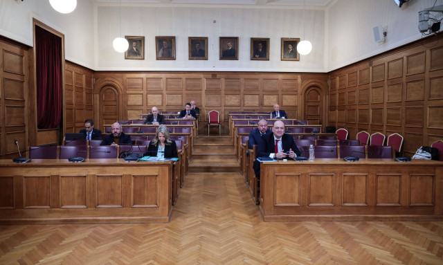 Οργή ΣΥΡΙΖΑ και ΝΕΑΡ για την πρόταση διακοπής των μεταδόσεων των Εξεταστικών