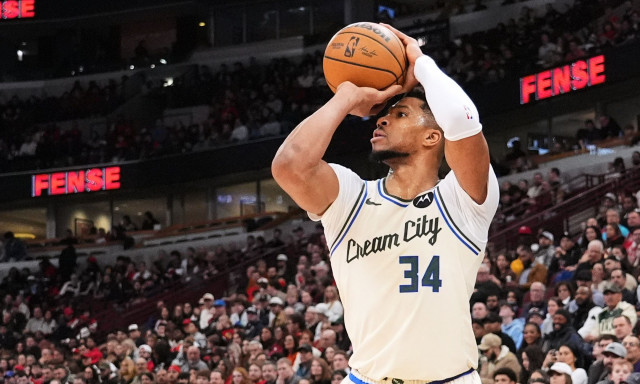 NBA: Το μήνυμα Αντετοκούνμπο για το κάρφωμα και η «μπηχτή» του Βούτσεβιτς