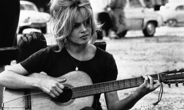 Όταν η Μπριζίτ Μπαρντό συνάντησε μουσικά τον Γιάννη Σπανό