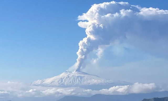 Ιταλία: Εξερράγη το ηφαίστειο Αίτνα στη Σικελία - Δείτε εντυπωσιακά βίντεο