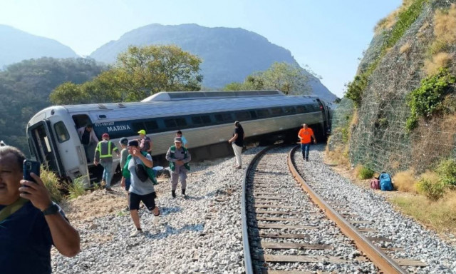 Σιδηροδρομική τραγωδία στο Μεξικό: Τουλάχιστον 13 νεκροί και 100 τραυματίες από εκτροχιασμό τρένου