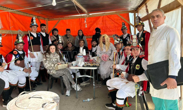 Φλώρινα: Κλείνει ο δρόμος στο μπλόκο του Φιλώτα - Στο πλευρό των αγροτών, οδηγοί ΤΑΧΙ και πολίτες