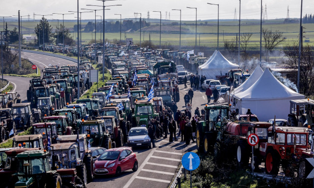 Μπλόκα: Επιμένει ο «σκληρός πυρήνας» των αγροτών – Κόβουν την Ελλάδα στα δύο στις 16:00