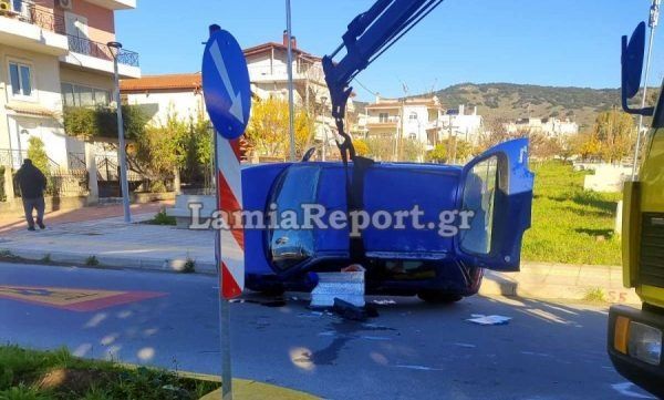 Λαμία: Παραβίασε το STOP, τον εμβόλισε και έφερε τούμπες μέσα στην πόλη - Στο νοσοκομείο ο οδηγός