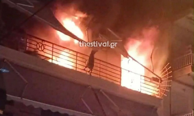 Φωτιά σε διαμέρισμα στη Θεσσαλονίκη: Σοκαρισμένος ο παππούς τριδύμων που σώθηκαν