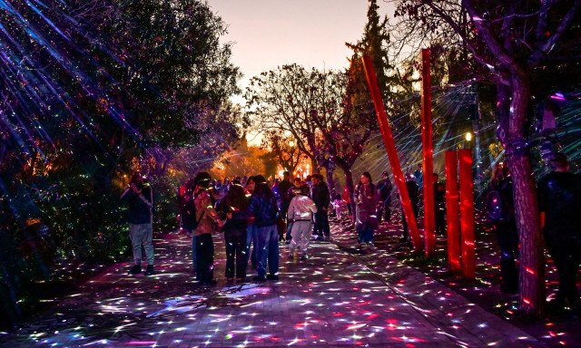 Πρωτοχρονιά με λάμψη, αγάπη και μοναδικές συναυλίες στο Χριστουγεννιάτικο Χωριό στο Πεδίον Άρεως