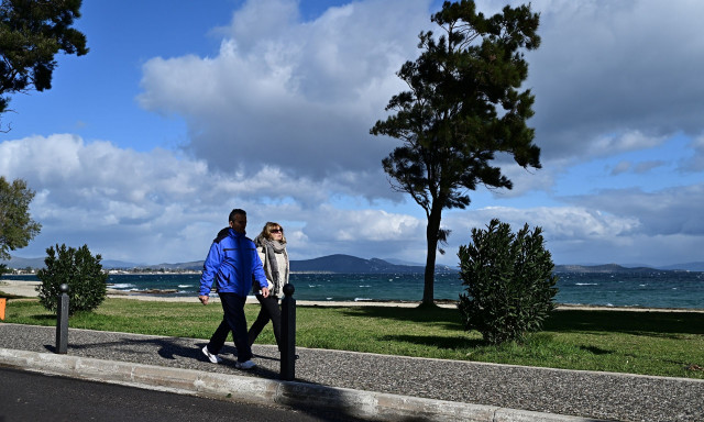 Καιρός: Με κρύο και ηλιοφάνεια η Δευτέρα – Πρωτοχρονιά με παγωνιά