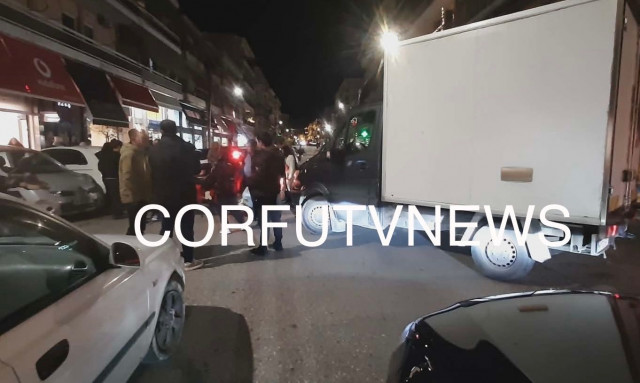 Κέρκυρα: Τροχαίο ατύχημα μεταξύ φορτηγού και μοτοσικλέτας στην πόλη - Στο νοσοκομείο ο δικυκλιστής