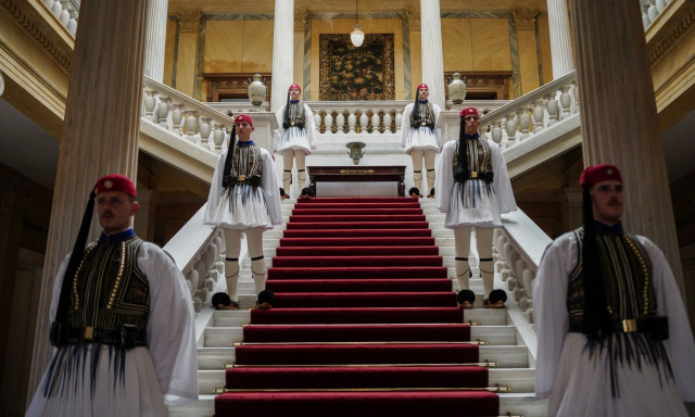 Γιορτινές μέρες με αγάπη: Προσφορά γευμάτων σε Γηροκομεία από την Προεδρία της Δημοκρατίας