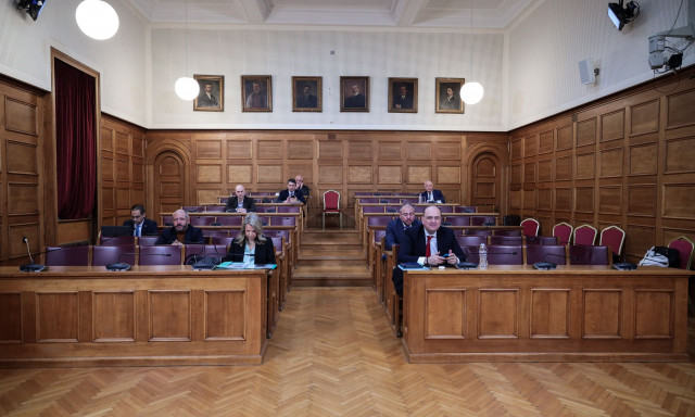 Εξεταστικές Επιτροπές και δημοσιότητα