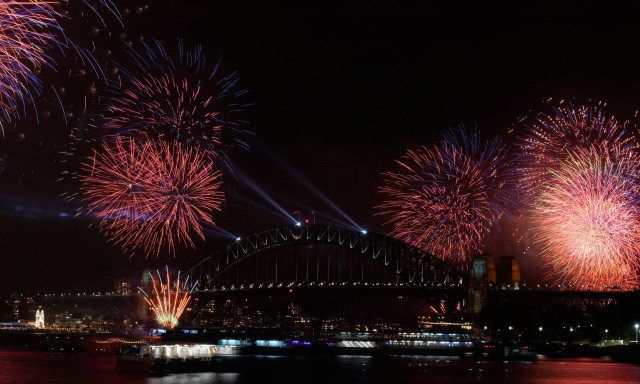 Αυστραλία, Νέα Ζηλανδία και Κιριμπάτι υποδέχτηκαν το 2026 – Μαγικές εικόνες από φωτεινούς ουρανούς