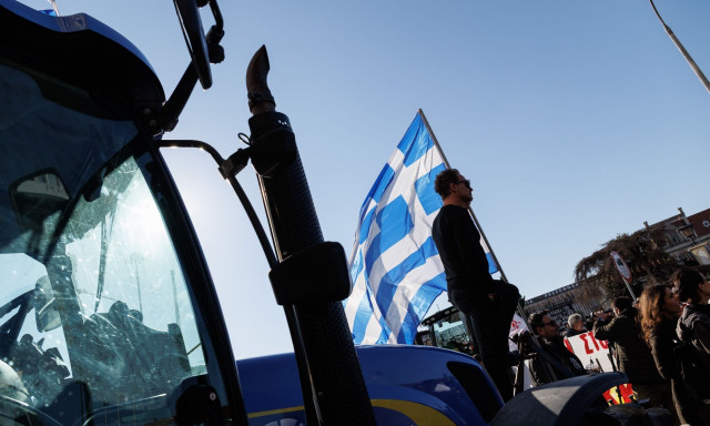 Παραμονή Πρωτοχρονιάς με μπλόκα για τους αγρότες – Ανοιχτοί δρόμοι και κάλεσμα για «σοβαρές λύσεις»