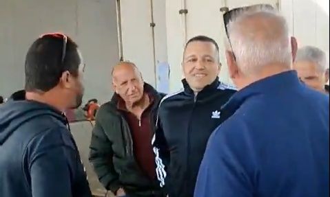 Ο Ηλίας Κασιδιάρης πήρε άδεια από τη φυλακή και επισκέφτηκε μπλόκο αγροτών