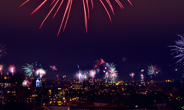 Από τη Νέα Υόρκη μέχρι την Αθήνα: Πώς γιορτάζουν την Πρωτοχρονιά σε όλο τον κόσμο