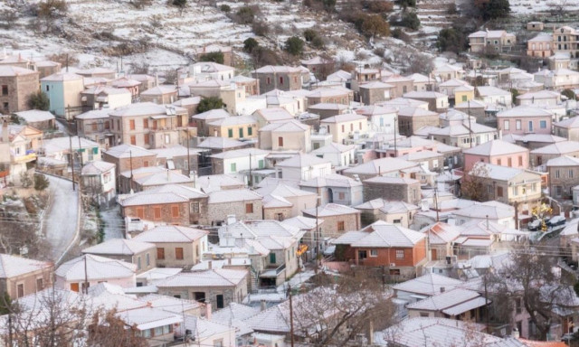 Μαγευτικές εικόνες από τα χιονισμένα ορεινά της Κρήτης και τα χωριά της Μυτιλήνης