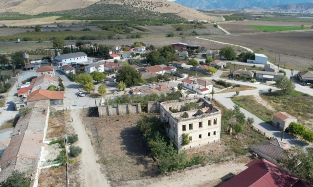 Αυτό είναι το χωριό της Λάρισας που μοιάζει να αιωρείται ανάμεσα σε δύο κόσμους