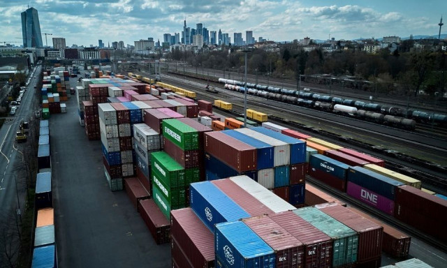 Για το 2027 ανέβαλε ο Τραμπ την αύξηση των δασμών σε εισαγόμενα έπιπλα