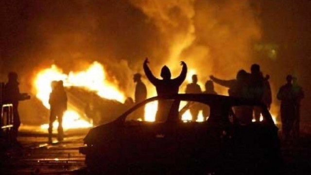 Γαλλία: Έκαψαν πάνω από 1000 αυτοκίνητα την Πρωτοχρονιά - 500 προσαγωγές από την αστυνομία