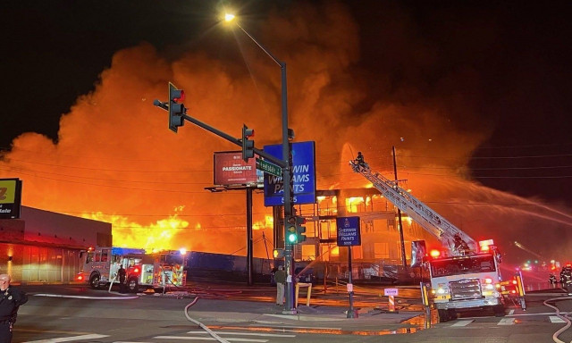 Μεγάλη φωτιά σε υπό κατασκευή κτήριο στο Ντένβερ – Επιχειρούν πάνω από 100 πυροσβέστες