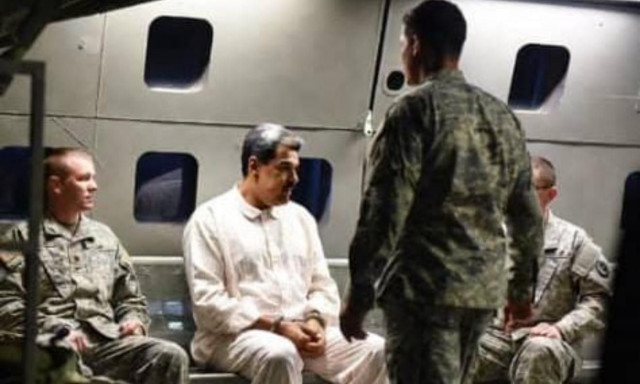 Viral φωτογραφία του Μαδούρο - Με χειροπέδες λίγο μετά τη σύλληψη