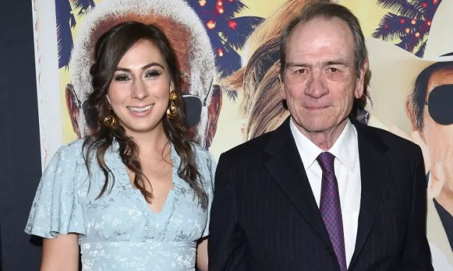 Η κόρη του Τόμι Λι Τζόουνς «τακτική» στο αστυνομικό τμήμα - Φωτογραφία 6 μήνες πριν από το θάνατο