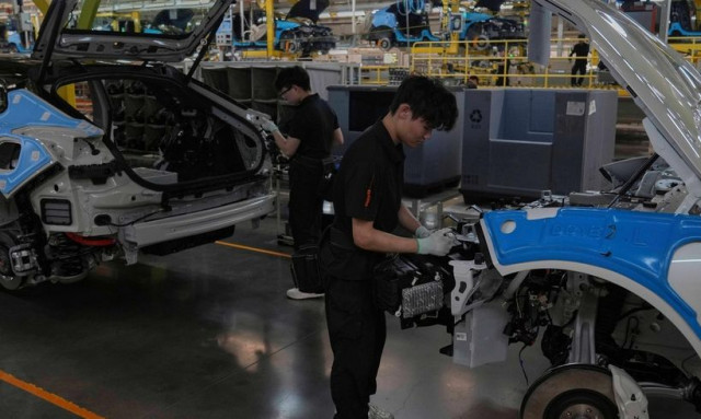 Κώδωνας κινδύνου από βετεράνους αγοράς: Η Κίνα σφίγγει τον κλοιό στην ευρωπαϊκή αυτοκινητοβιομηχανία
