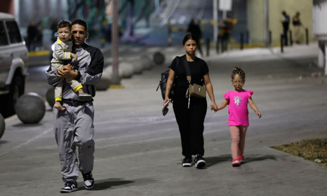 Βενεζουέλα: Εικόνες από τους δρόμους του Καράκας μετά την αμερικανική επίθεση - LIVE
