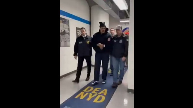 ΗΠΑ: Στα γραφεία της «Δίωξης Ναρκωτικών» ο Μαδούρο - Του πήραν αποτυπώματα