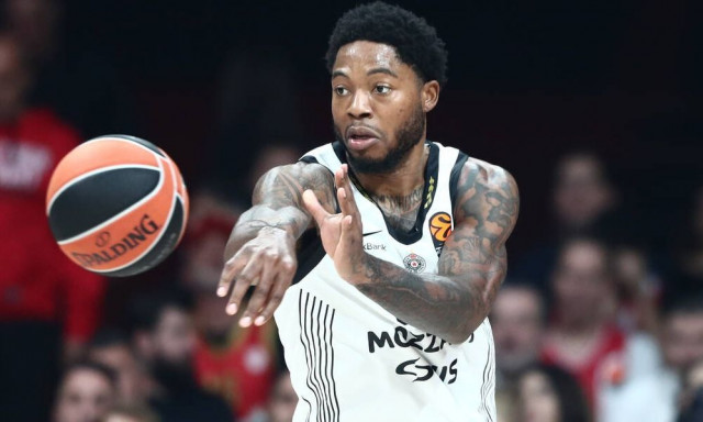 Μια… ανάσα από τον Ολυμπιακό ο Ταϊρίκ Τζόουνς