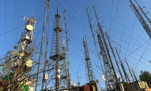 FIR Αθηνών: Περιπλέκεται το μυστήριο - Δεν ήταν μόνο οι ραδιοσυχνότητες το πρόβλημα