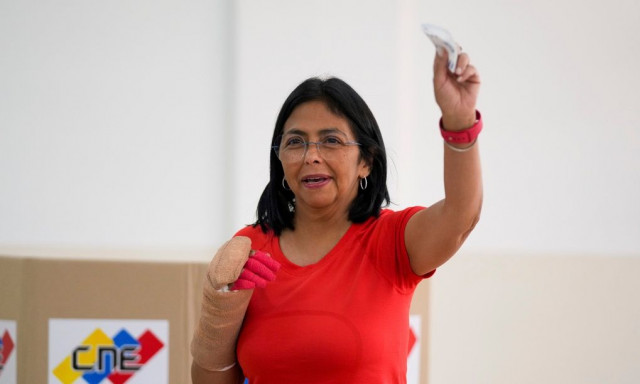 Ντέλσι Ροντρίγκες: Ποια είναι η «πιστή υπολοχαγός» του Μαδούρο που αναλαμβάνει προσωρινά τα ηνία