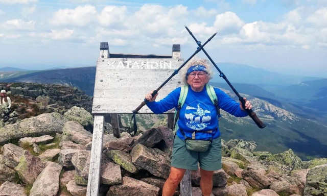 Παγκόσμιο ρεκόρ στα 80: Η γηραιότερη γυναίκα που διέσχισε το «Μονοπάτι των Απαλαχίων» - 3.540 χλμ.