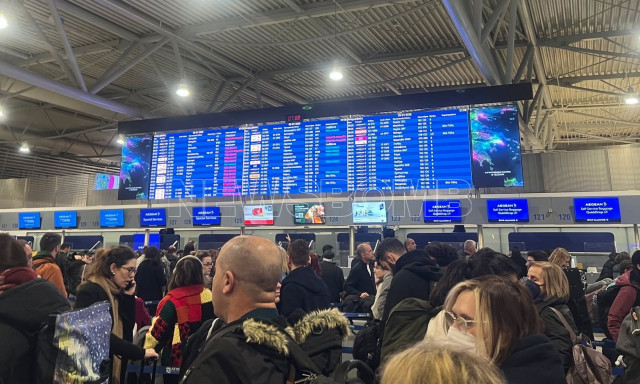 FIR Αθηνών: Ταλαιπωρία στα αεροδρόμια με ακυρώσεις πτήσεων και χαμένες αποσκευές