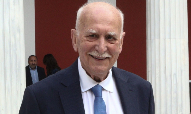 Γιώργος Παπαδάκης: Ο δημοσιογραφικός κόσμος αποχαιρετά τον «πατριάρχη» της πρωινής ζώνης