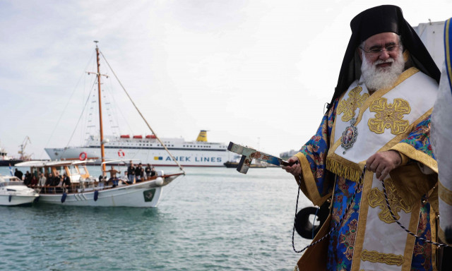 Θεοφάνια στο Ηράκλειο: Έσπασαν τον σταυρό οι δεκάδες πιστοί